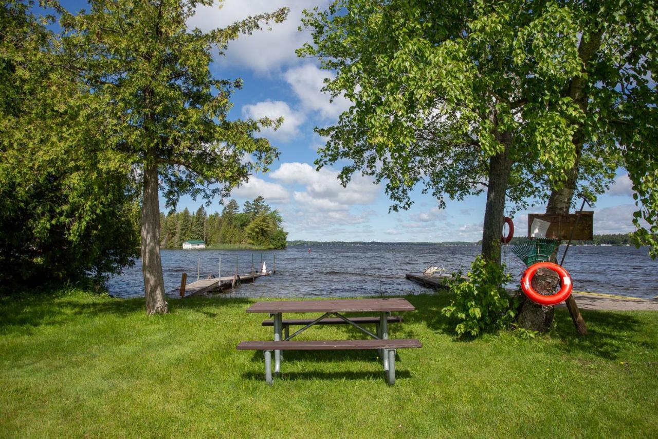 Fun Place With A Sandy Beach For Swimming, Boating, And Fishing, Featuring 3 Available Cabins Fenelon Falls 외부 사진