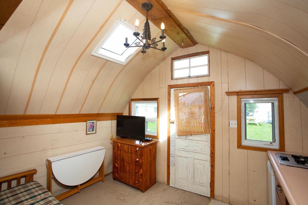 Fun Place With A Sandy Beach For Swimming, Boating, And Fishing, Featuring 3 Available Cabins Fenelon Falls 외부 사진