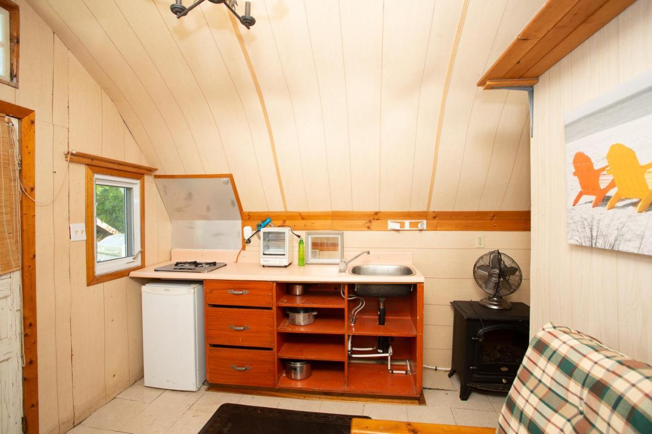Fun Place With A Sandy Beach For Swimming, Boating, And Fishing, Featuring 3 Available Cabins Fenelon Falls 외부 사진