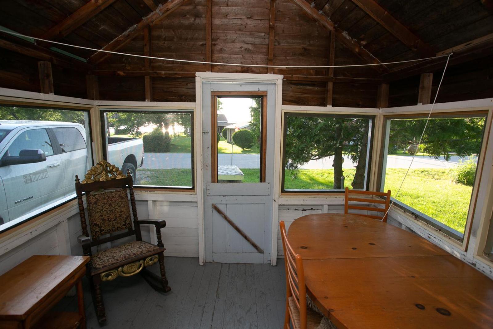 Fun Place With A Sandy Beach For Swimming, Boating, And Fishing, Featuring 3 Available Cabins Fenelon Falls 외부 사진