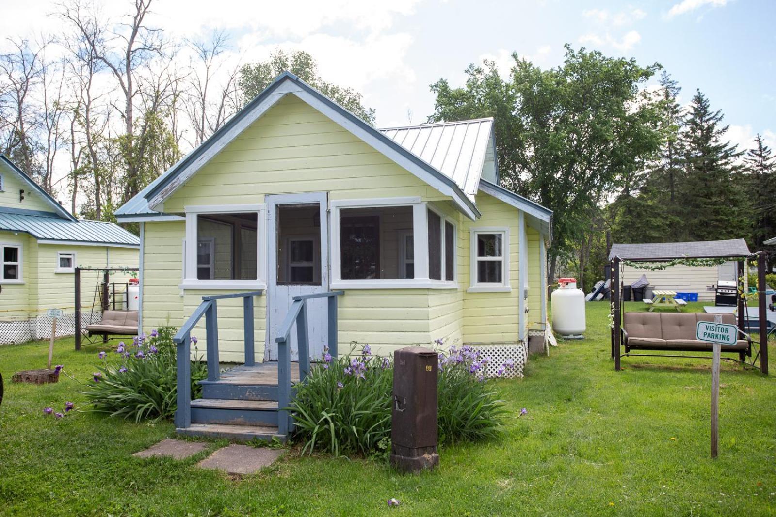 Fun Place With A Sandy Beach For Swimming, Boating, And Fishing, Featuring 3 Available Cabins Fenelon Falls 외부 사진