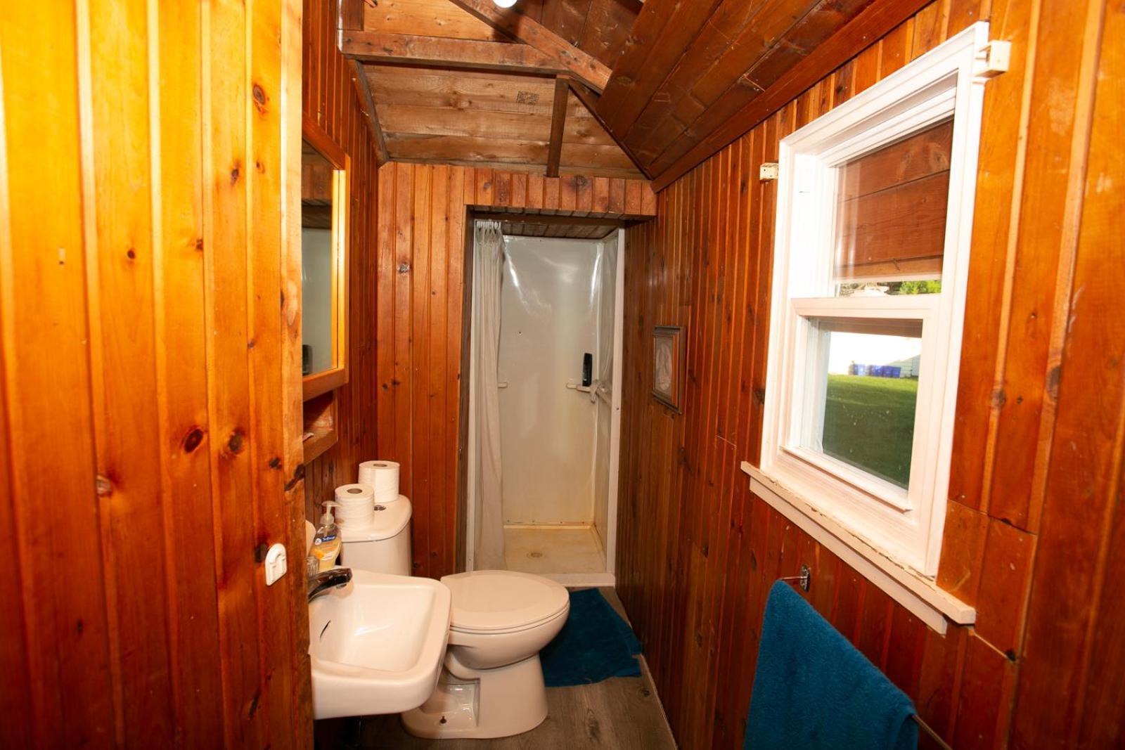Fun Place With A Sandy Beach For Swimming, Boating, And Fishing, Featuring 3 Available Cabins Fenelon Falls 외부 사진