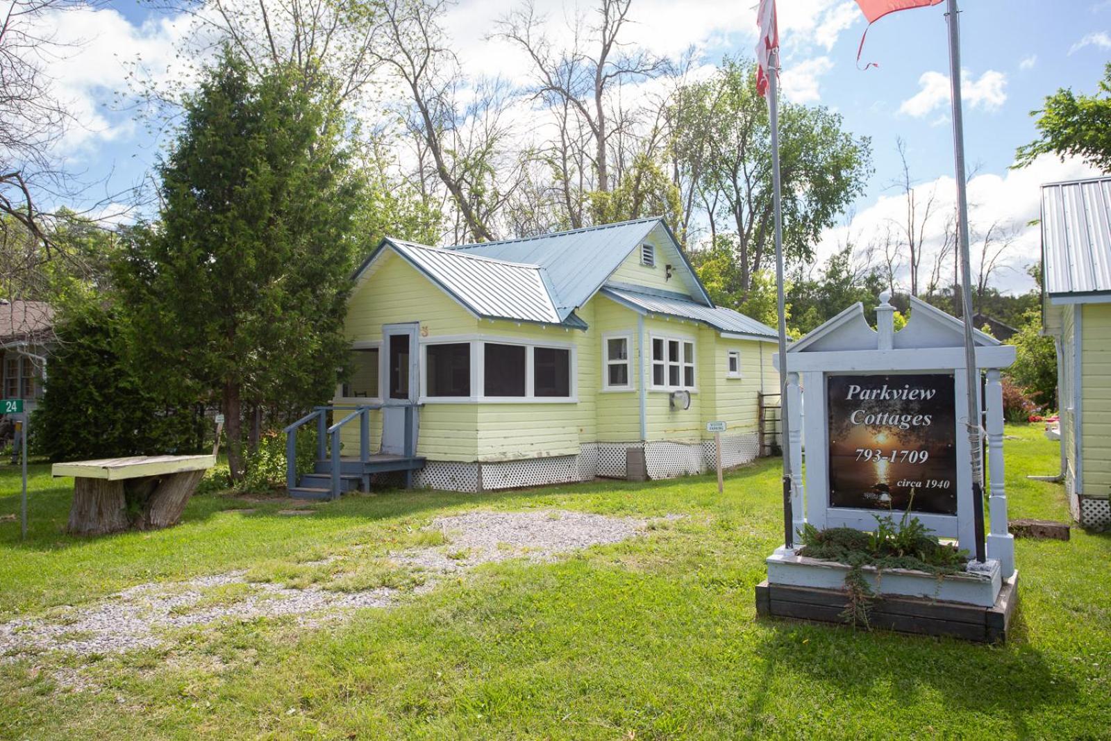 Fun Place With A Sandy Beach For Swimming, Boating, And Fishing, Featuring 3 Available Cabins Fenelon Falls 외부 사진