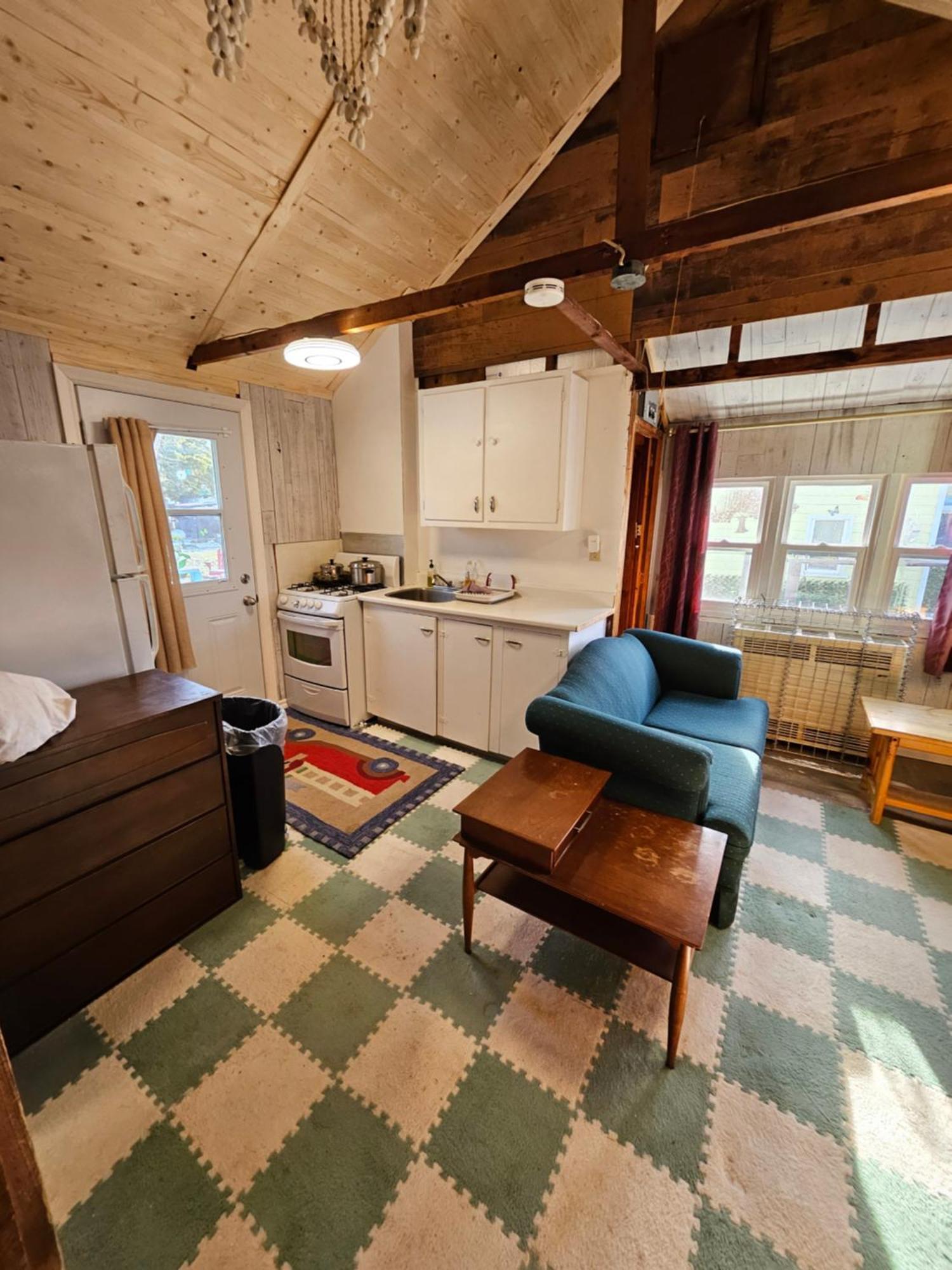 Fun Place With A Sandy Beach For Swimming, Boating, And Fishing, Featuring 3 Available Cabins Fenelon Falls 외부 사진